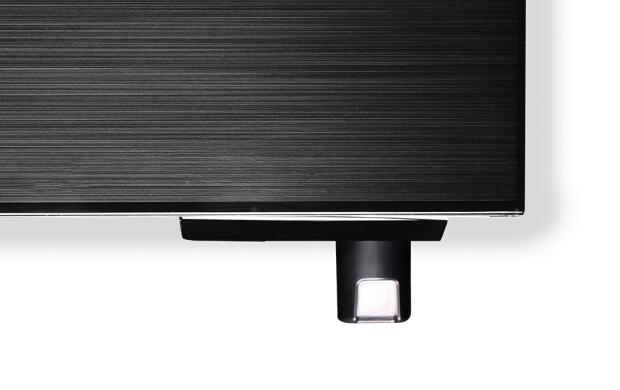 Zwart apparaat met een metalen structuur en een kleine, verlichte knop of sensor aan de onderkant.