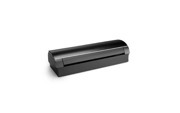 Zwarte, rechthoekige elektronische machine of apparaat met afgeronde bovenkant op witte achtergrond.