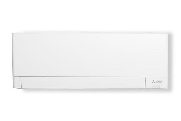 Wit airconditioningsapparaat aan de muur met minimalistisch ontwerp.