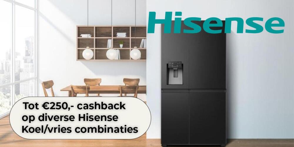 Hisense koelkast met cashback aanbieding, naast een houten eetkamer met stoelen en open plank kast.