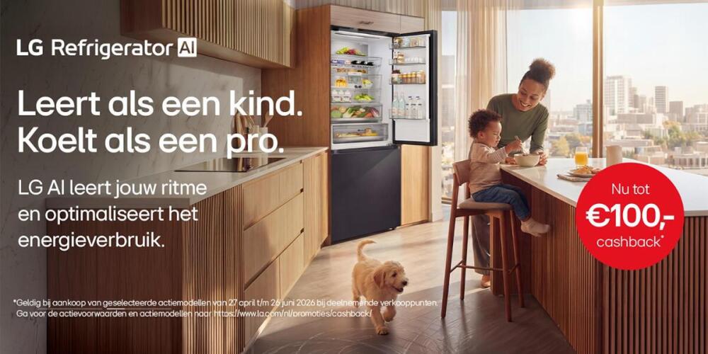 Keuken met open koelkast, vrouw en kind aan het eten, hond op de grond, LG koelkast advertentie.