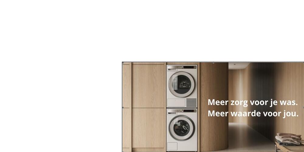 Twee gestapelde wasmachines in een moderne ruimte met houten afwerking en tekst over zorg en waarde.
